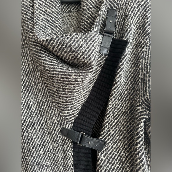 OSKA High Collar Knee Length Coat - Relaxed Fit - 100% Virgin Wool - Picture 4 of 10